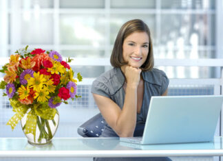 Hãy cẩn thận khi tặng hoa cho đối tác!