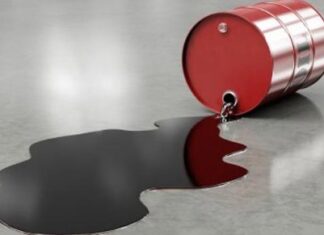 Giá dầu thô giảm lần đầu tiên sau 7 ngày