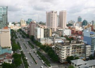 TP HCM: Hàng loạt dự án hạ giá