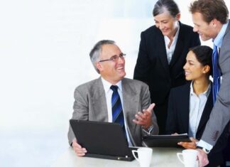 Cạnh tranh nhân lực bằng môi trường làm việc